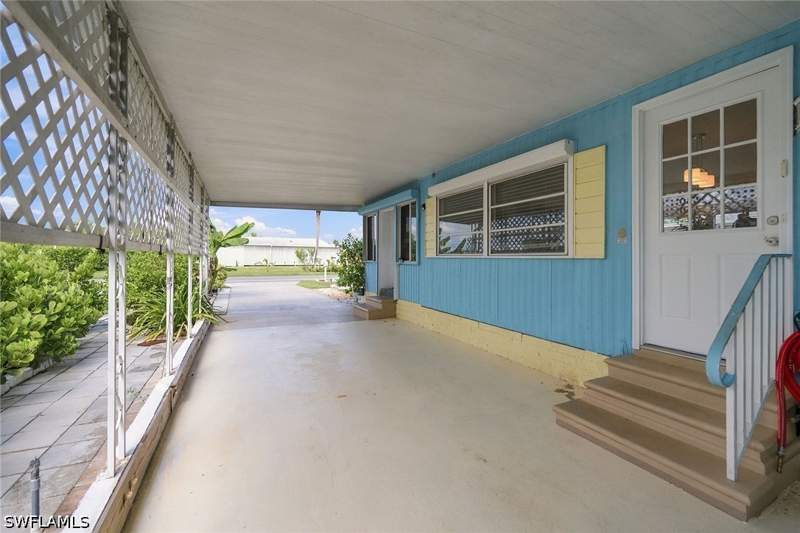 2 bedroom ManufacturedHome at 483 Riviera Blvd W, Riviera Colony, Naples — photo 3