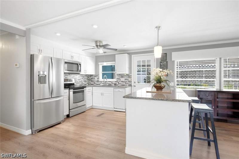 2 bedroom ManufacturedHome at 483 Riviera Blvd W, Riviera Colony, Naples — photo 5