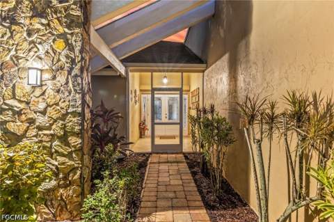2901 SE 22nd Pl, Cape Coral FL - photo 8 of 57
