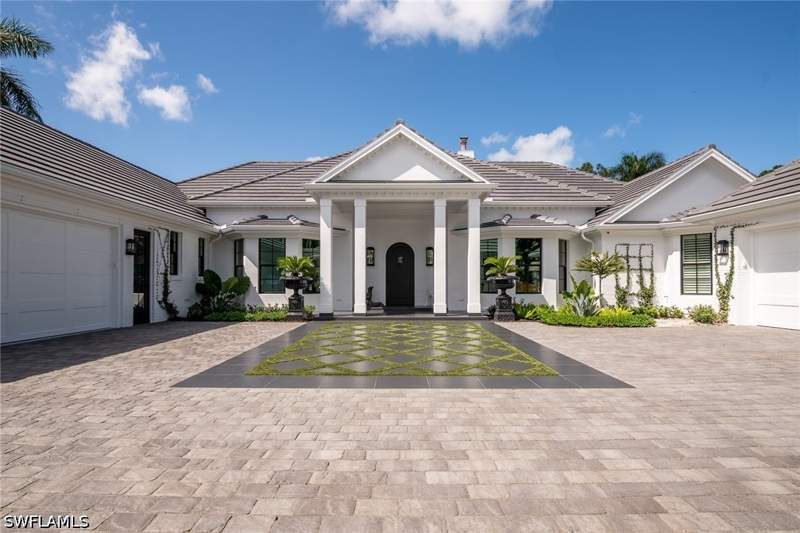 4 bedroom SingleFamilyResidence at 743 Saint Georges Ct, Audubon Country Club, Naples — photo 2