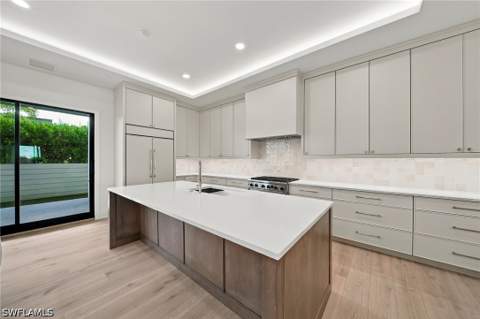 82 9th St S 205, Naples FL - photo 10 of 41