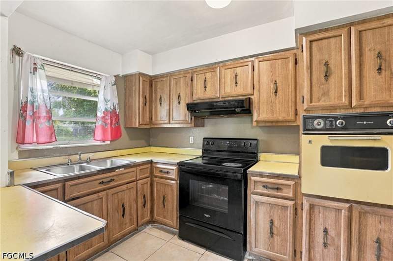 3 bedroom SingleFamilyResidence at 1657 Rudy Ct, Fort Myers, Fort Myers — photo 4