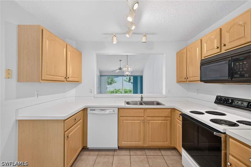 2 bedroom Condominium at 768 Landover Cir 203, Newcastle, Naples — photo 4
