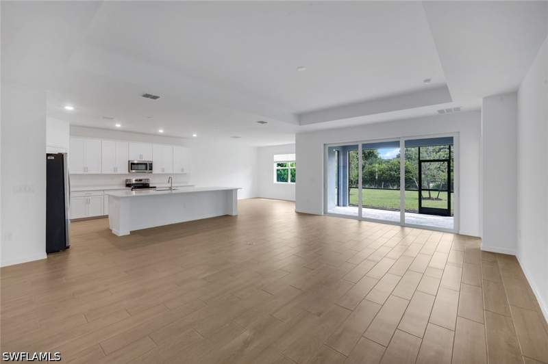 3 bedroom SingleFamilyResidence at 5180 Sugarwood Dr, Maple Point, Other — photo 4