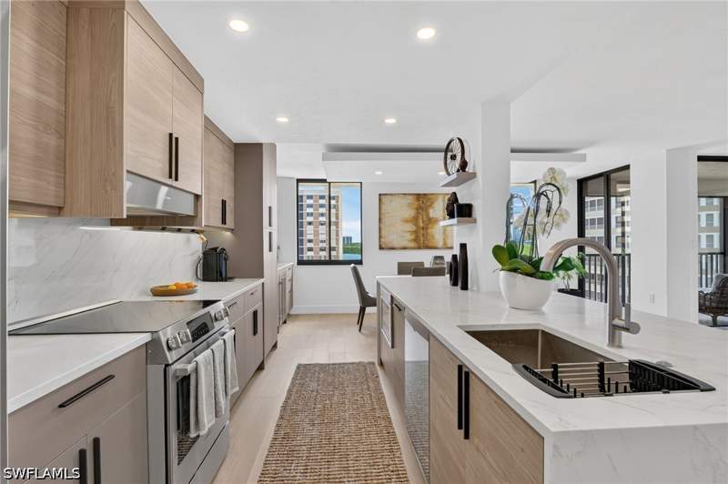 2 bedroom Condominium at 11 Bluebill Ave 606, Vanderbilt Surf Colony, Naples — photo 2