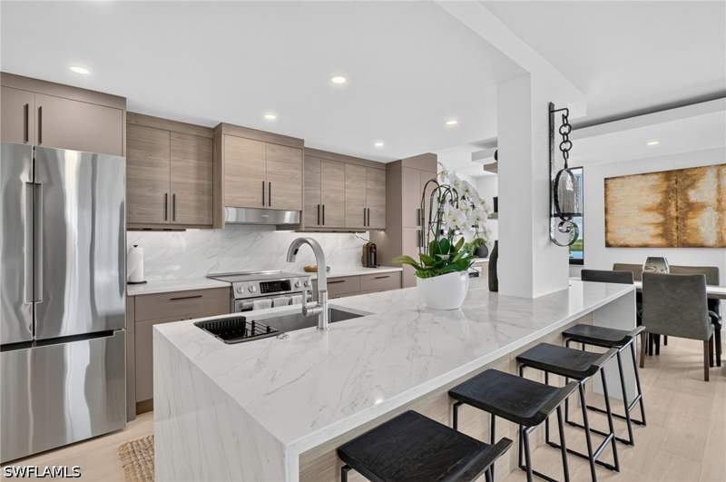 2 bedroom Condominium at 11 Bluebill Ave 606, Vanderbilt Surf Colony, Naples — photo 3