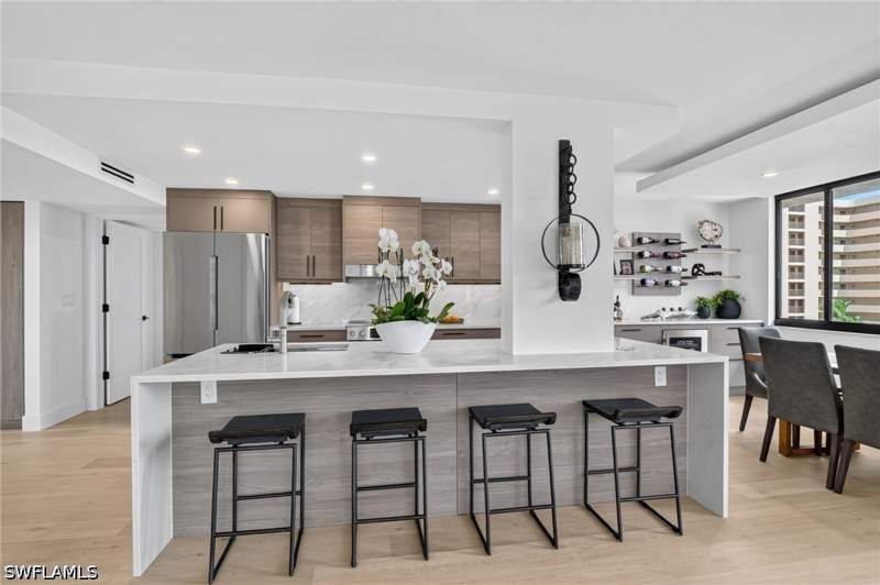 2 bedroom Condominium at 11 Bluebill Ave 606, Vanderbilt Surf Colony, Naples — photo 5