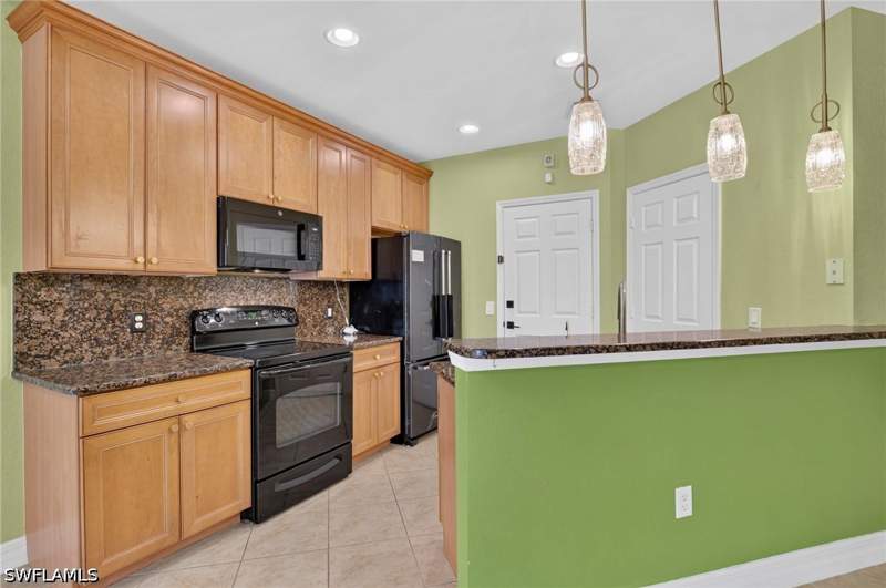 2 bedroom Townhouse at 16026 Via Solera Cir 102, Sail Harbour, Fort Myers — photo 2