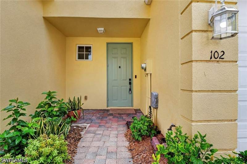 2 bedroom Townhouse at 16026 Via Solera Cir 102, Sail Harbour, Fort Myers — photo 4