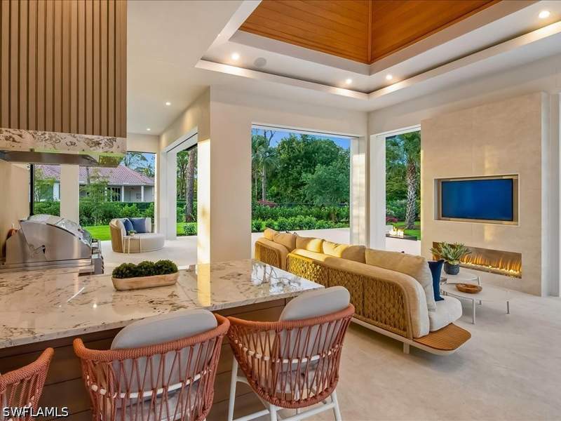 6 bedroom SingleFamilyResidence at 500 Ridge Dr, Pine Ridge, Naples — photo 5