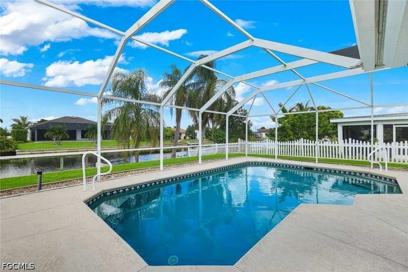 3 bedroom SingleFamilyResidence at 615 SW 39th Ter, Cape Coral, Cape Coral — photo 1