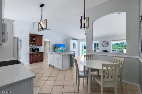 615 SW 39th Ter, Cape Coral FL - photo 11 of 46