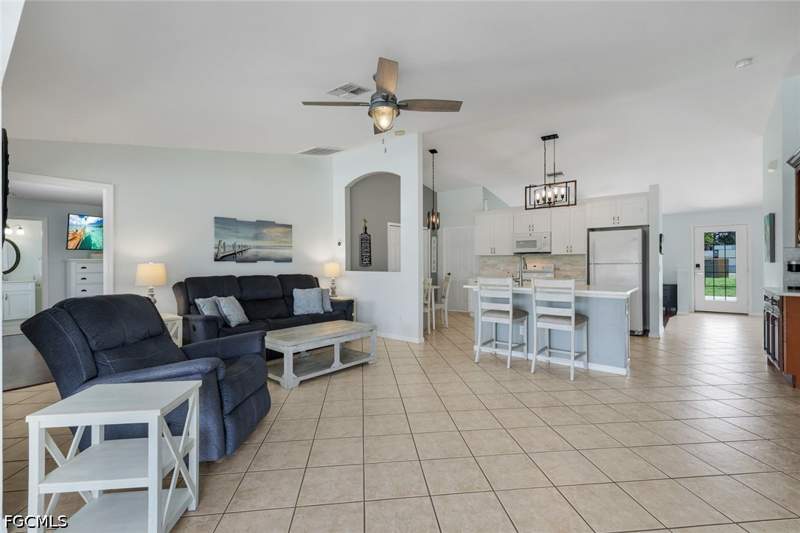 3 bedroom SingleFamilyResidence at 615 SW 39th Ter, Cape Coral, Cape Coral — photo 5