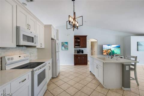 615 SW 39th Ter, Cape Coral FL - photo 7 of 46