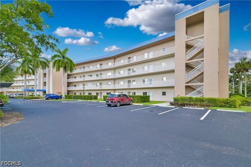 3 bedroom Condominium at 14831 Park Lake Dr Ph01, The Park At Lakewood, Fort Myers — photo 3