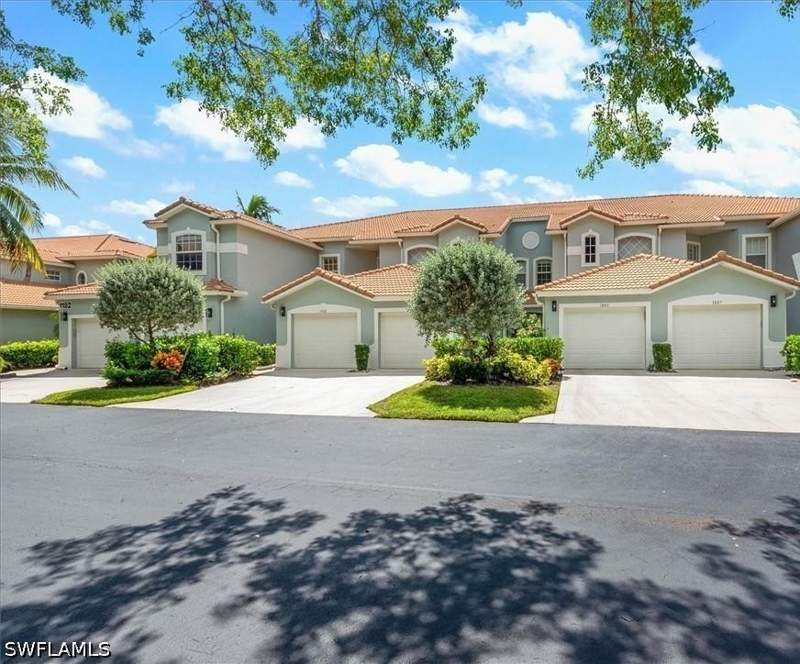 2 bedroom Condominium at 1182 Sweetwater Ln 1807, Eagle Cove, Naples — photo 4