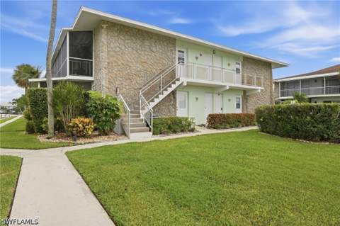 330 Kon Tiki Dr D6, Naples FL - photo 6 of 28