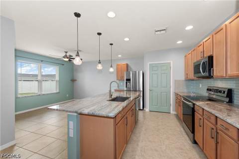 2701 SW 4th Pl, Cape Coral FL - photo 6 of 31