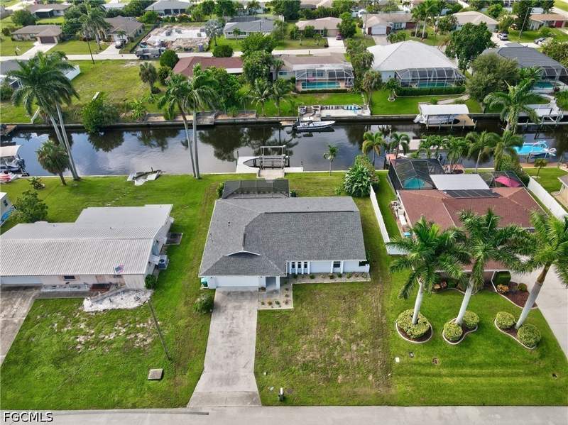 3 bedroom SingleFamilyResidence at 1316 SE 29th St, Cape Coral, Cape Coral — photo 2