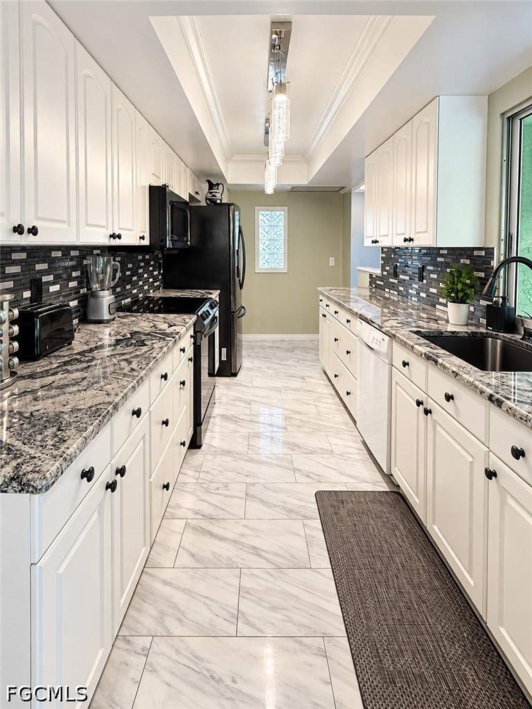 3 bedroom SingleFamilyResidence at 5550 New Pine Lake Dr, Pinelake Subdivision, Fort Myers — photo 4