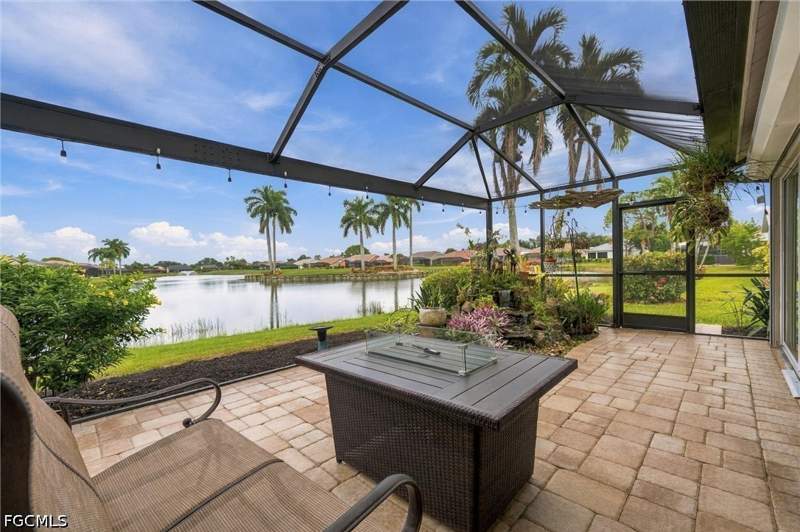 3 bedroom SingleFamilyResidence at 9351 White Hickory Ln, Olde Hickory Golf & Country Club, Fort Myers — photo 2