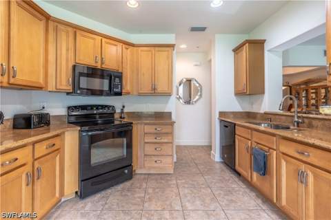 8070 Players Cove Dr 102, Naples FL - photo 6 of 40