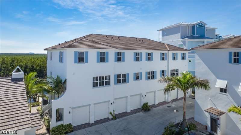 3 bedroom Townhouse at 5816 Shell Cove Dr 120, Cape Harbour, Cape Coral — photo 1