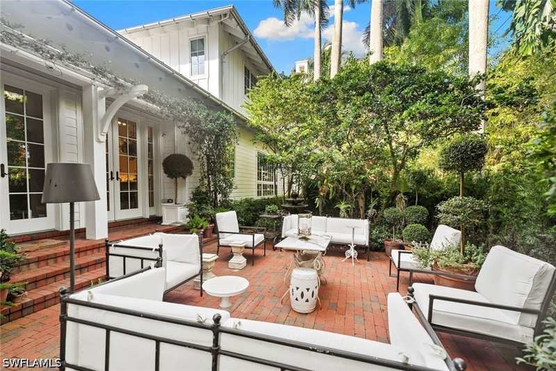 4 bedroom SingleFamilyResidence at 1800 Gordon Dr, Aqualane Shores, Naples — photo 1