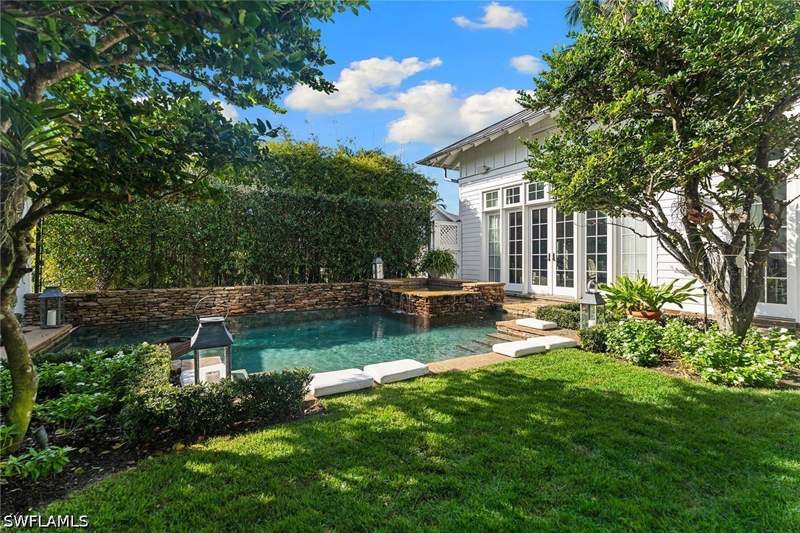 4 bedroom SingleFamilyResidence at 1800 Gordon Dr, Aqualane Shores, Naples — photo 2