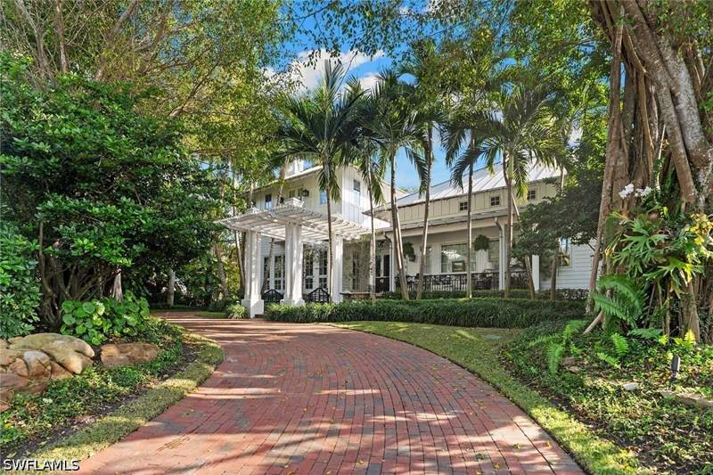 4 bedroom SingleFamilyResidence at 1800 Gordon Dr, Aqualane Shores, Naples — photo 3