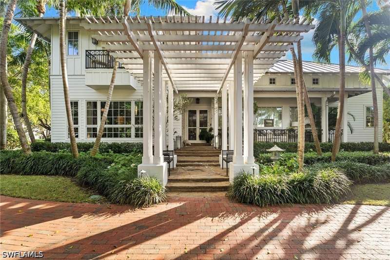 4 bedroom SingleFamilyResidence at 1800 Gordon Dr, Aqualane Shores, Naples — photo 4