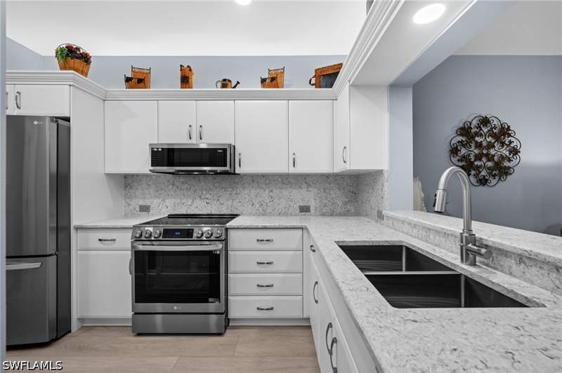 2 bedroom Condominium at 14580 Daffodil Dr 703, Willowbrook, Fort Myers — photo 4