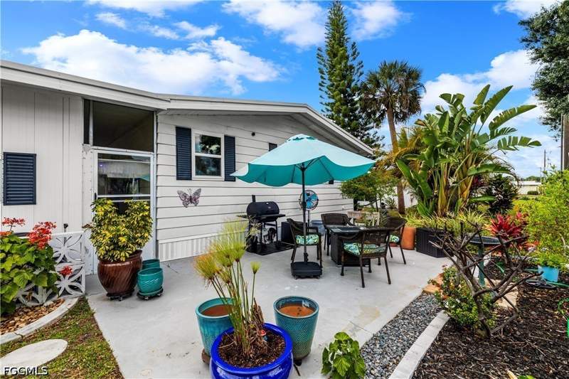 2 bedroom ManufacturedHome at 506 Blossom Ct, Forest Park Mobile Home, North Fort Myers — photo 3