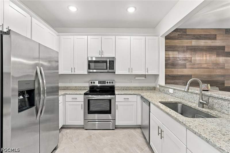 3 bedroom Townhouse at 14159 Pine Lodge Ln, Timber Creek, Fort Myers — photo 2