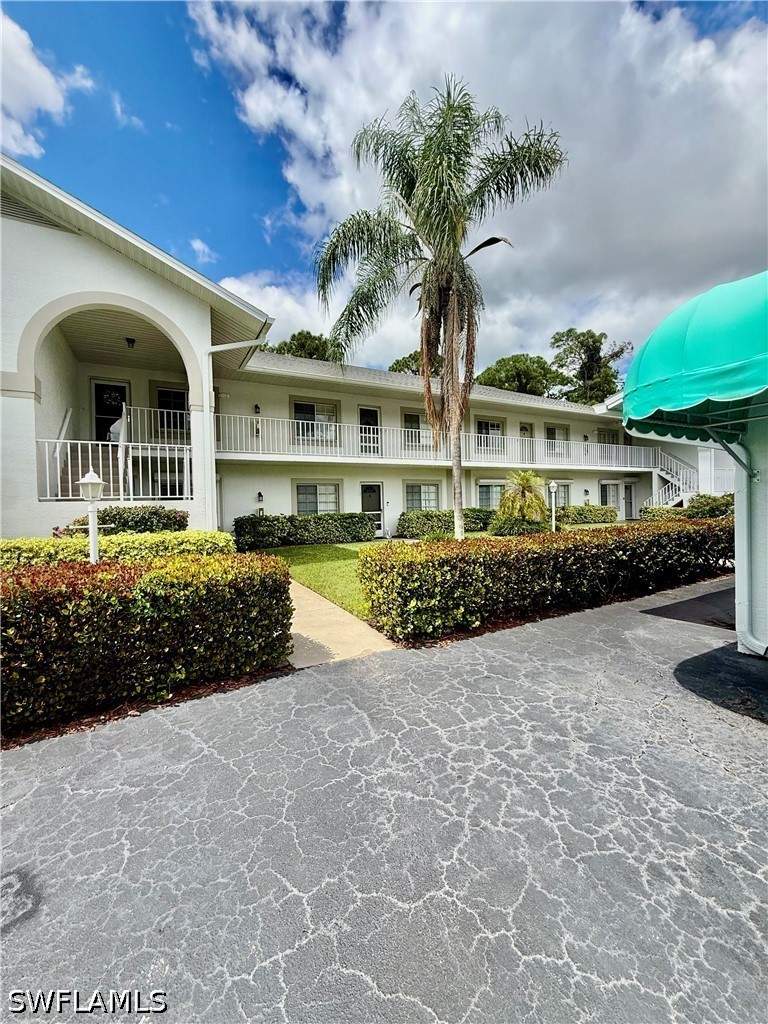 2 bedroom Condominium at 281 Gabriel Cir 6, Spinel, Naples — photo 2
