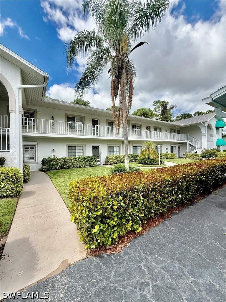 2 bedroom Condominium at 281 Gabriel Cir 6, Spinel, Naples — photo 3