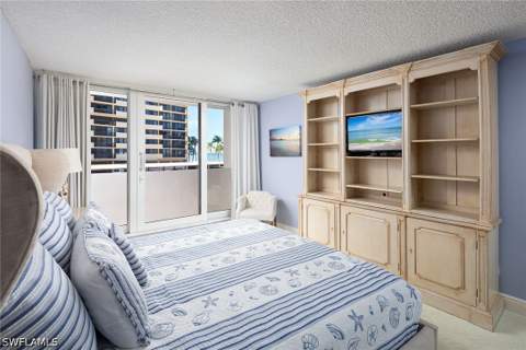 4005 Gulf Shore Blvd N 100, Naples FL - photo 12 of 33