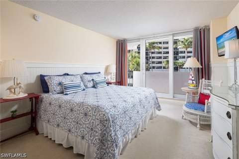 4005 Gulf Shore Blvd N 100, Naples FL - photo 16 of 33