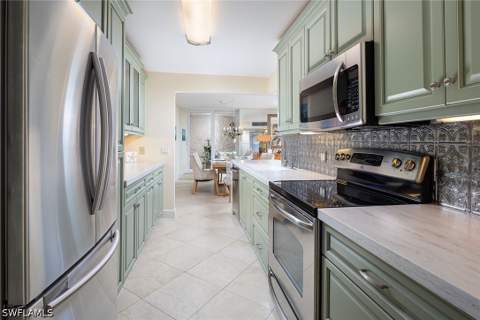 4005 Gulf Shore Blvd N 100, Naples FL - photo 7 of 33