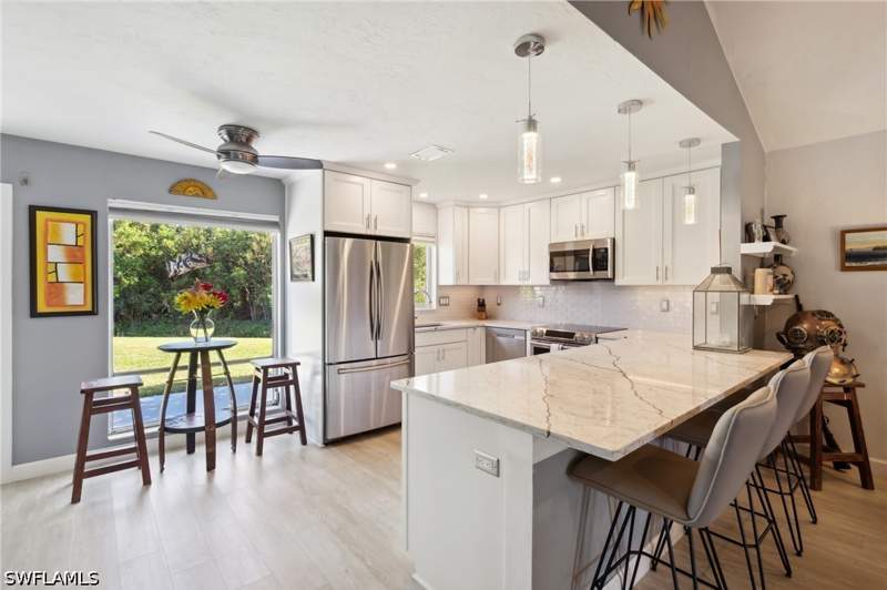 2 bedroom Attached at 851 Palm View Dr, Splinterwood, Naples — photo 4