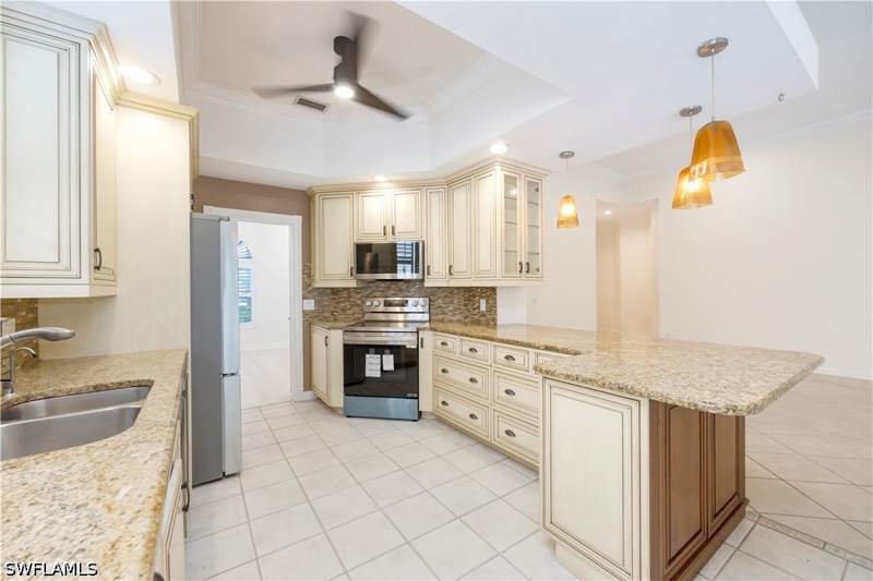 3 bedroom SingleFamilyResidence at 4260 Montalvo Ct, Village Walk, Naples — photo 5