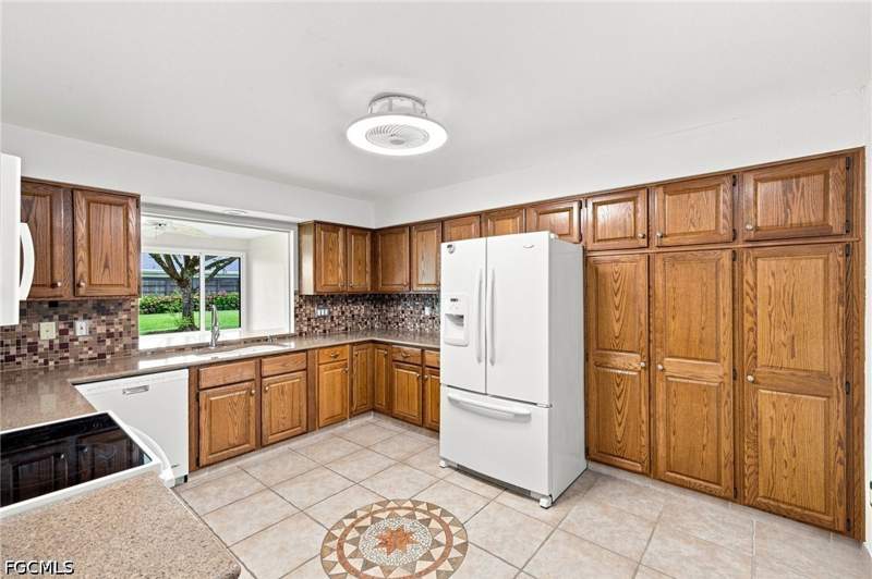 2 bedroom SingleFamilyResidence at 1251 S Brandywine Cir, Brandywine, Fort Myers — photo 5