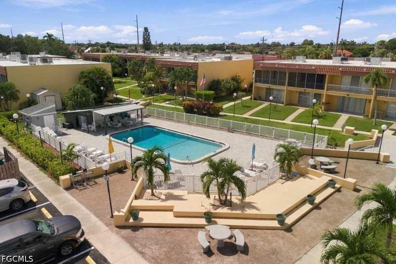 2 bedroom Townhouse at 1604 SE 28th Ter 24, Del Prado Park Townhouses Condo, Cape Coral — photo 1