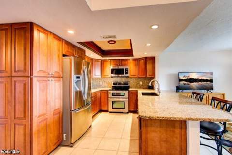 4906 Victoria Dr 413, Cape Coral FL - photo 6 of 27