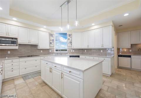 7575 Pelican Bay Blvd 1808, Naples FL - photo 9 of 37