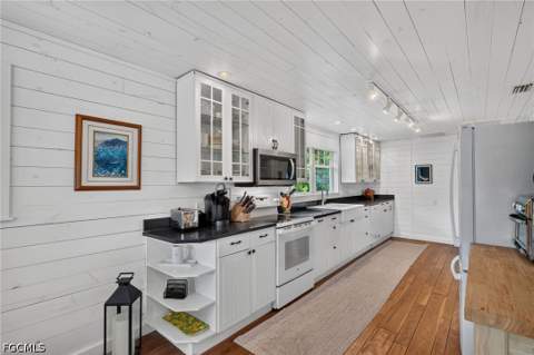 721 Cardium St, Sanibel FL - photo 10 of 42