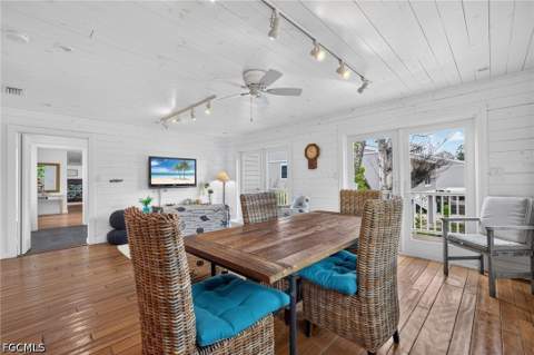 721 Cardium St, Sanibel FL - photo 7 of 42