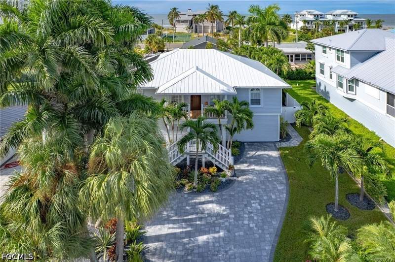 5 bedroom SingleFamilyResidence at 7842 Buccaneer Dr, Laguna Shores, Fort Myers Beach — photo 2