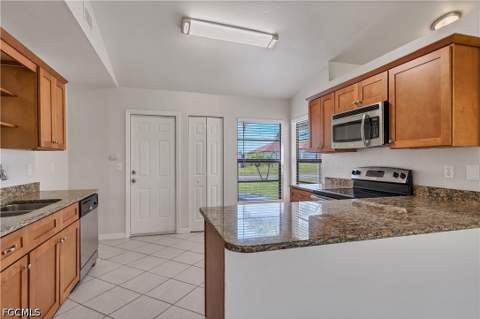 317 NE 10th St, Cape Coral FL - photo 11 of 20