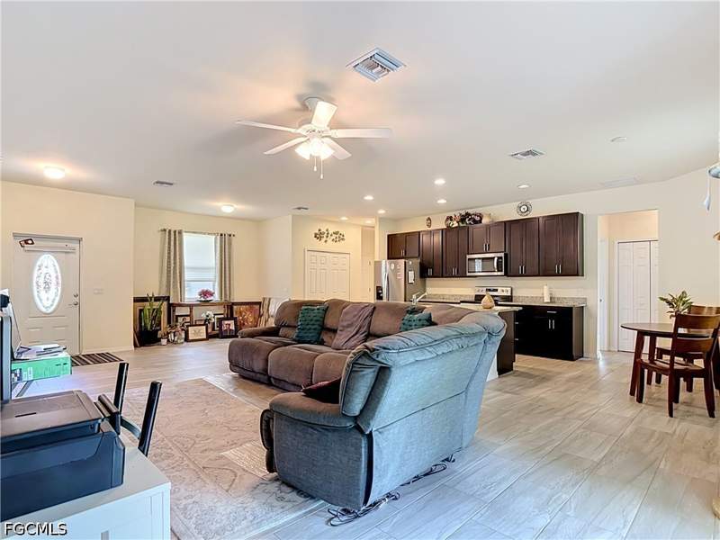 3 bedroom SingleFamilyResidence at 6027 Acorn Cir, Port Labelle, Labelle — photo 5